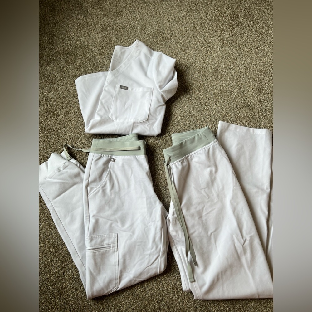 XS White Figs Scrubs. Livingston pants & Zamora Joggers (top not available)